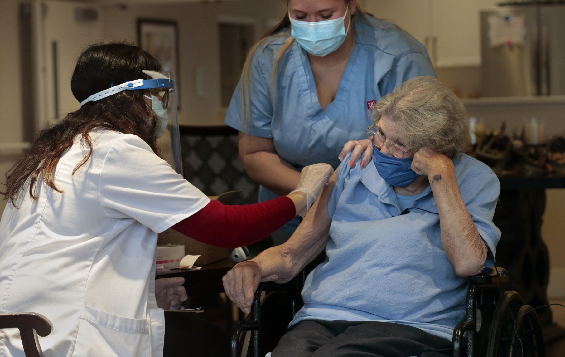 Moderna vaccine arrives for retirement home residents